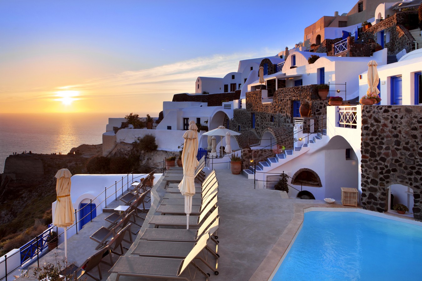 santorini tourist resorts